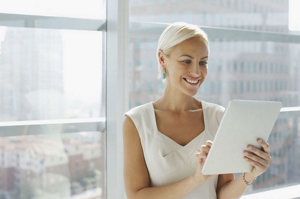 woman-with-ipad