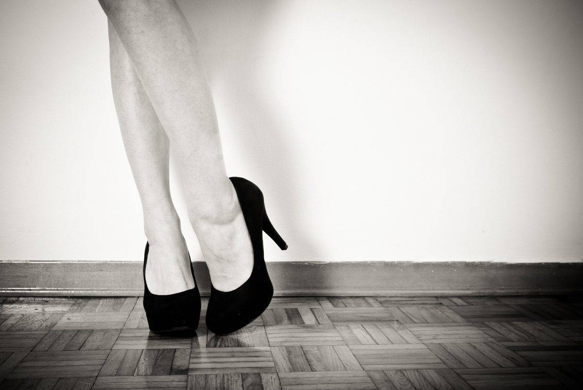 Mujeres tacones Esos zapatos pueden dañar